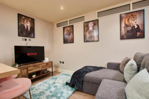 Remarkable Central Gems of Harrogate - Sleeps 18!